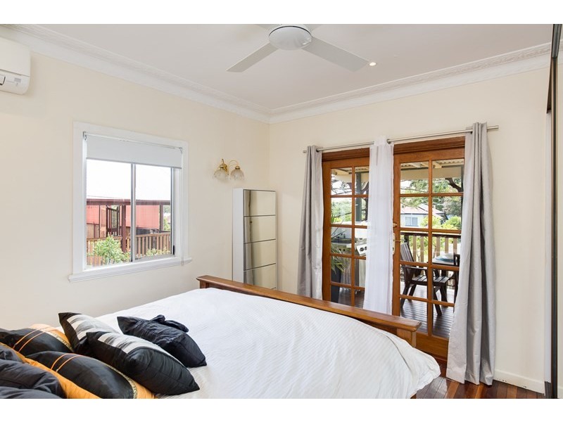 16 Long Street, Camp Hill QLD 4152