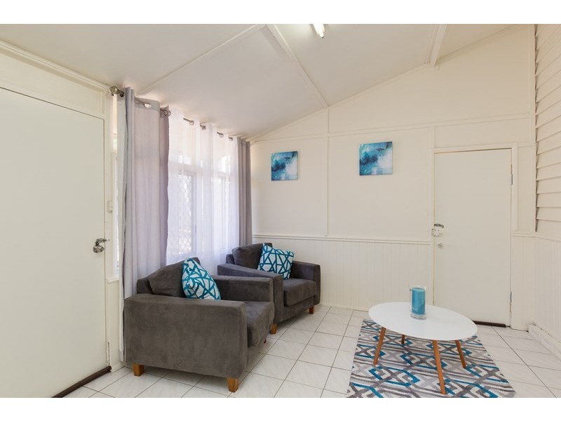 16 Long Street, Camp Hill QLD 4152