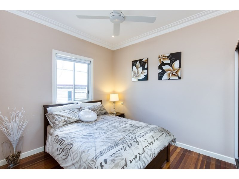 16 Long Street, Camp Hill QLD 4152