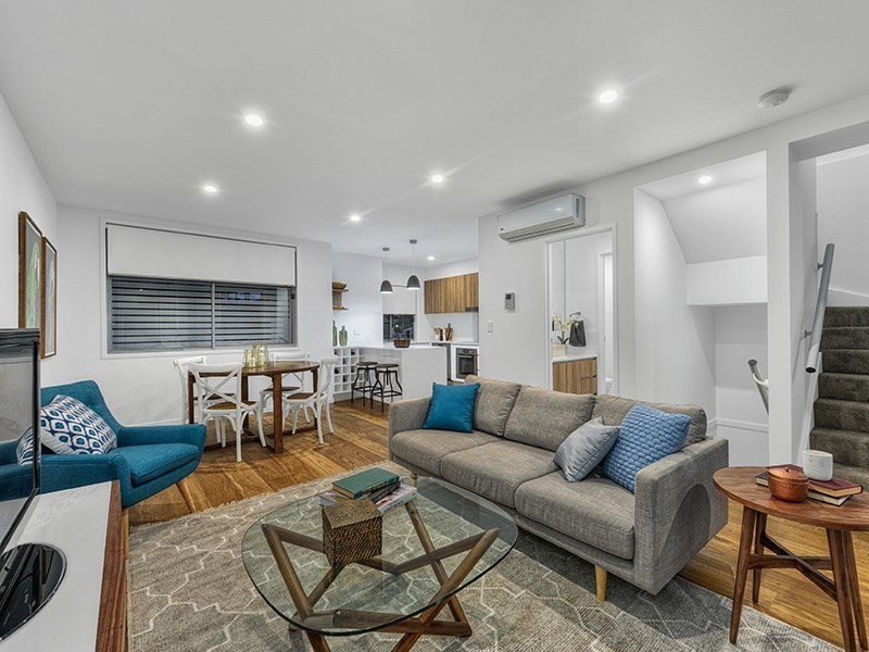 2/21 Pickwick Street, Cannon Hill QLD 4170