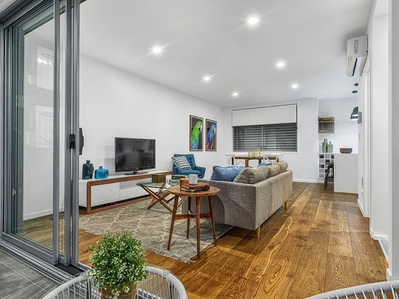 2/21 Pickwick Street, Cannon Hill QLD 4170