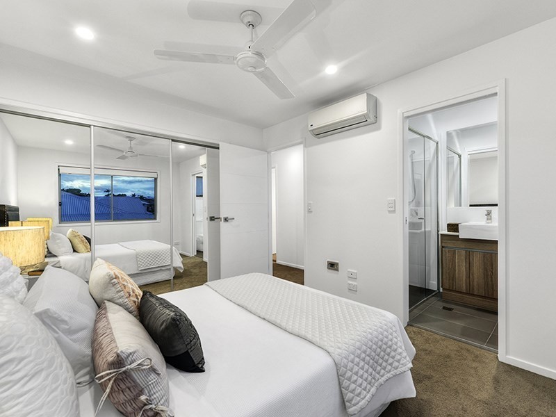 2/21 Pickwick Street, Cannon Hill QLD 4170