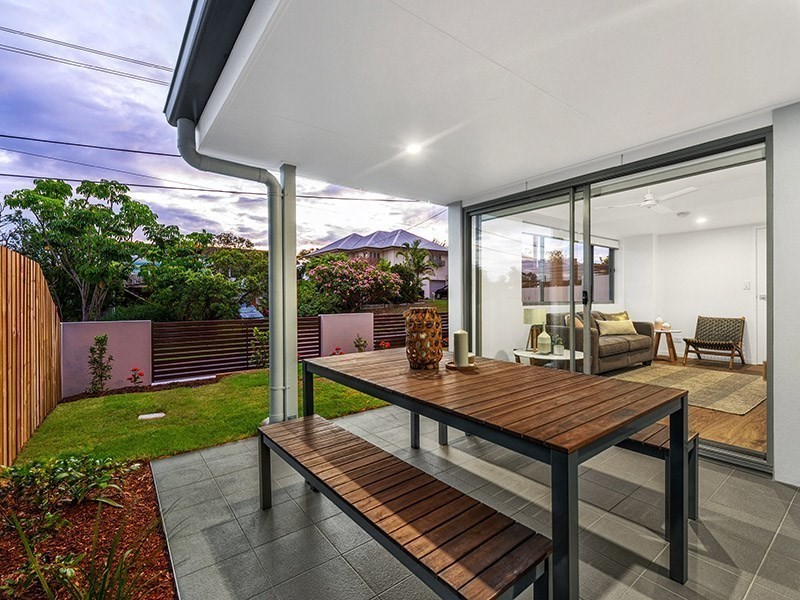 2/21 Pickwick Street, Cannon Hill QLD 4170