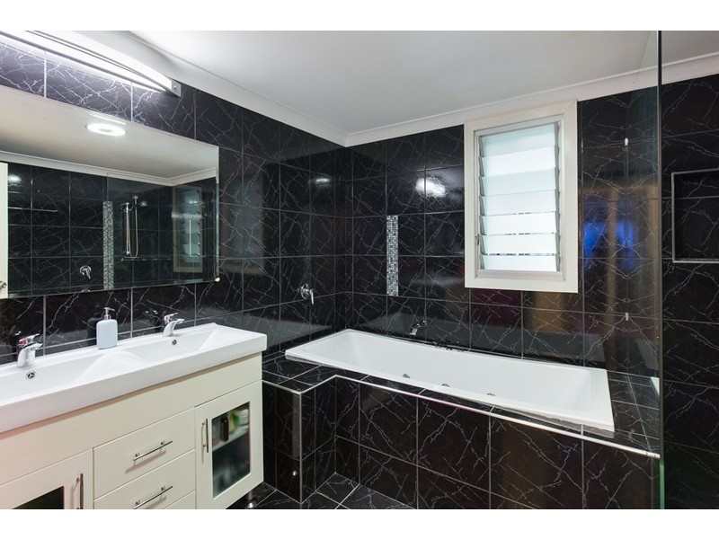 39 Paris Avenue, Morningside QLD 4170