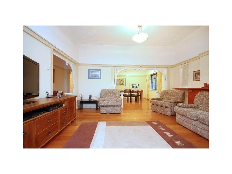 23 Thomson Street, Greenslopes QLD 4120