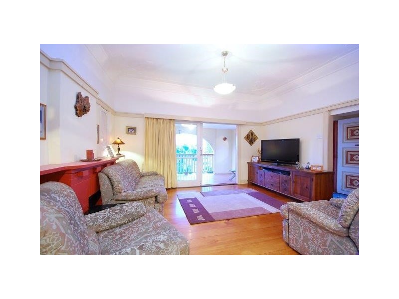 23 Thomson Street, Greenslopes QLD 4120