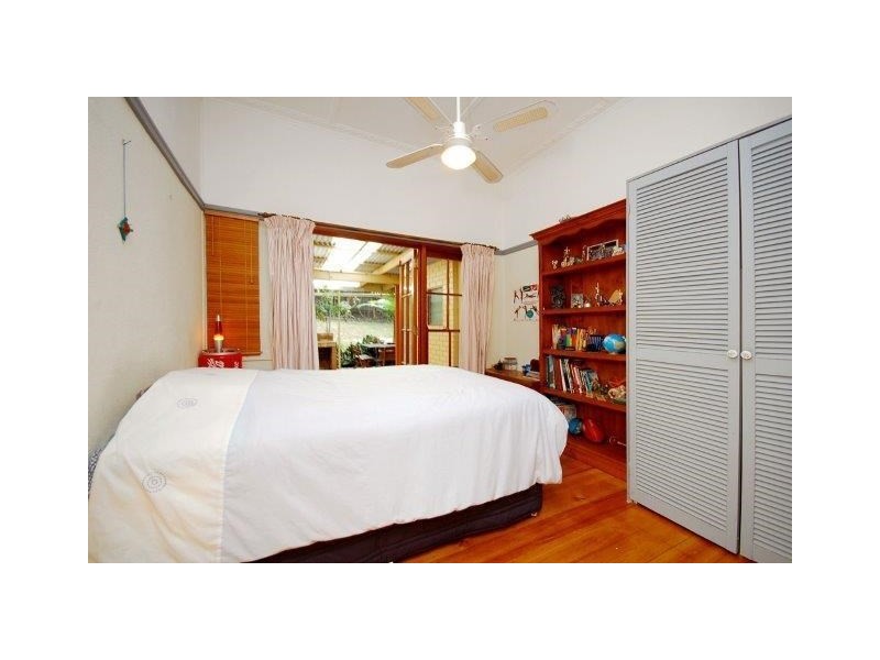 23 Thomson Street, Greenslopes QLD 4120