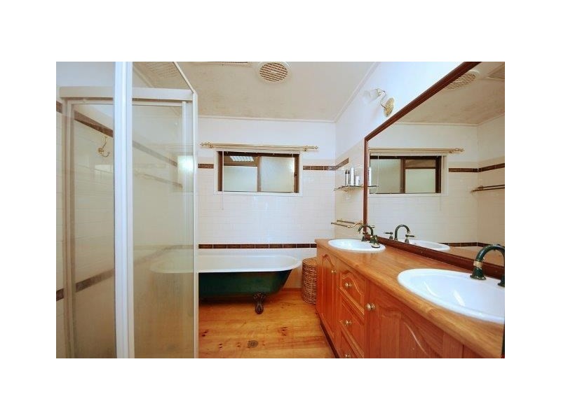 23 Thomson Street, Greenslopes QLD 4120