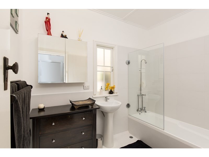 24 Ernest Street, Camp Hill QLD 4152