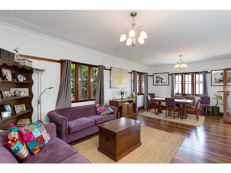 24 Ernest Street, Camp Hill QLD 4152