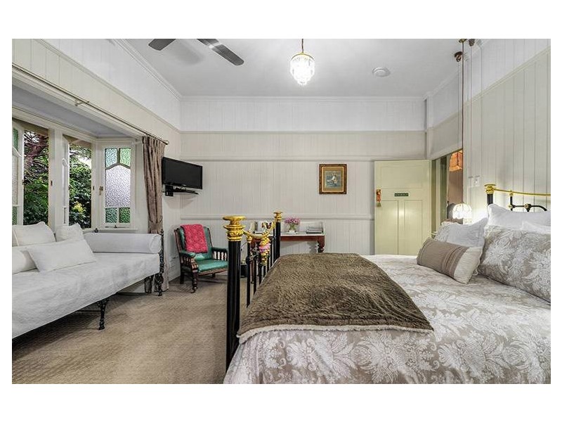 12 Malcolm Street, Hawthorne QLD 4171