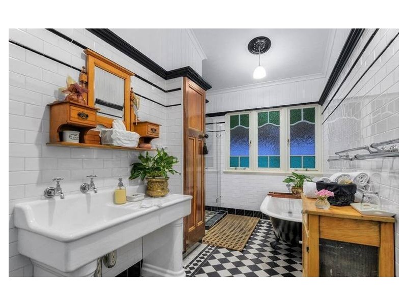 12 Malcolm Street, Hawthorne QLD 4171