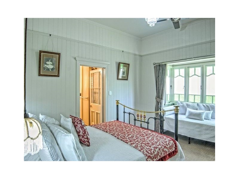 12 Malcolm Street, Hawthorne QLD 4171