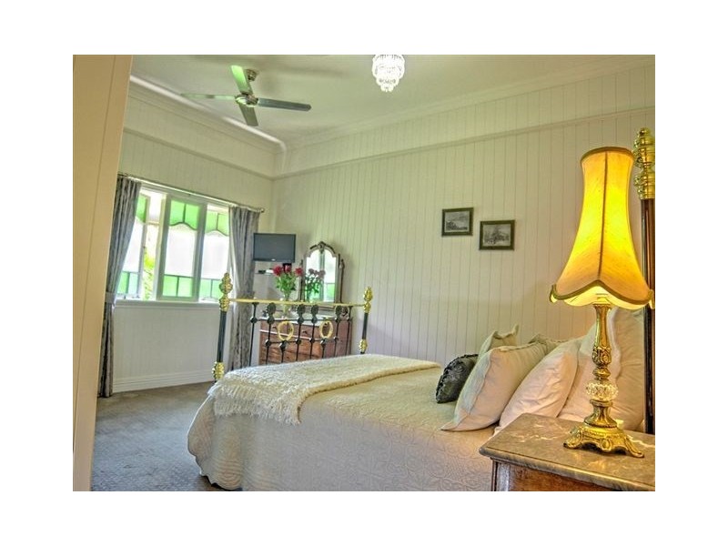 12 Malcolm Street, Hawthorne QLD 4171