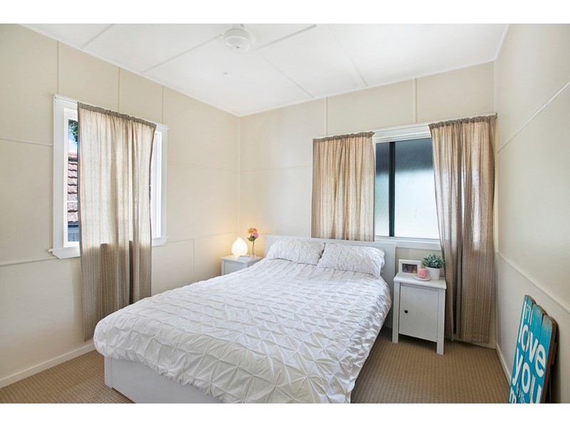 28 First Street, Camp Hill QLD 4152