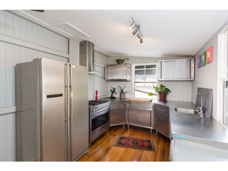 82 Selina Street, Wynnum QLD 4178