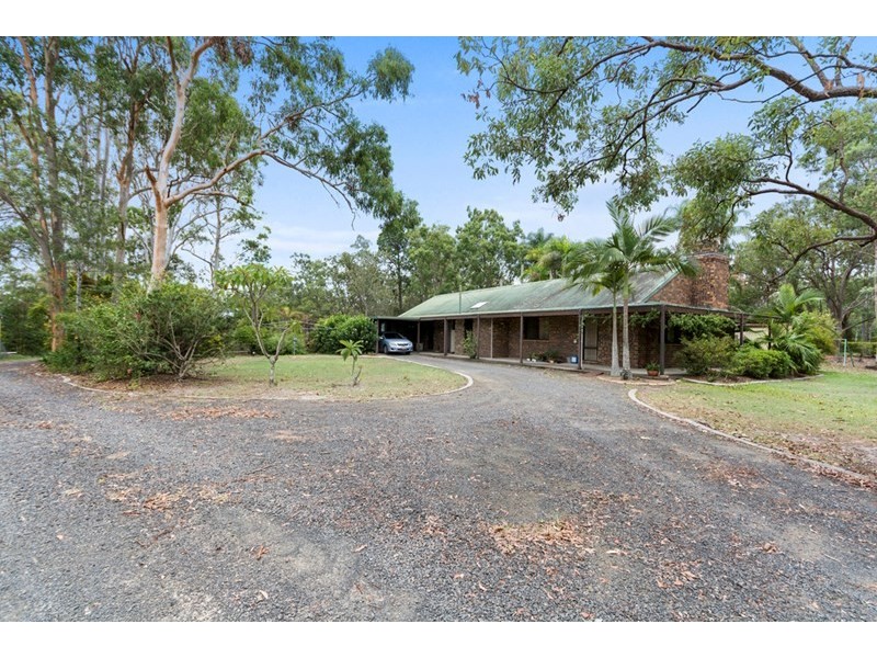 6 Philip Crescent, Barellan Point QLD 4306