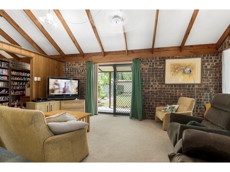 6 Philip Crescent, Barellan Point QLD 4306