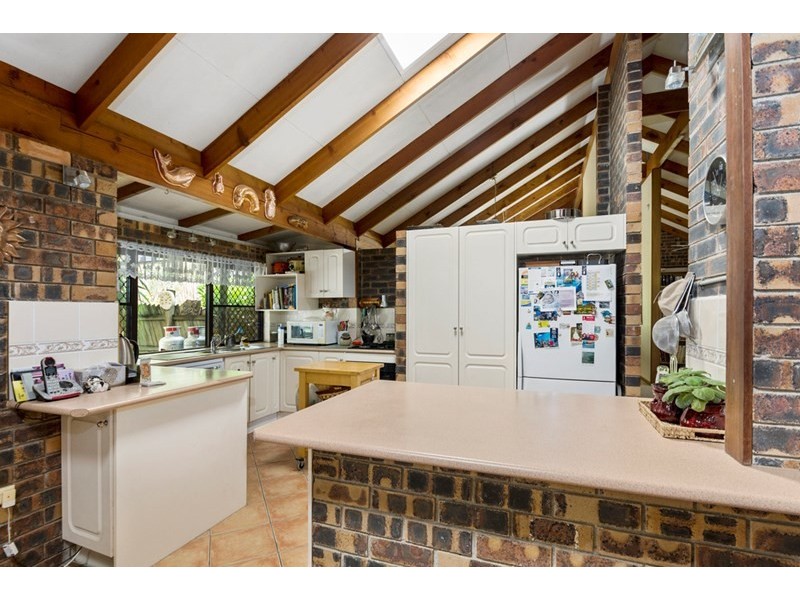 6 Philip Crescent, Barellan Point QLD 4306