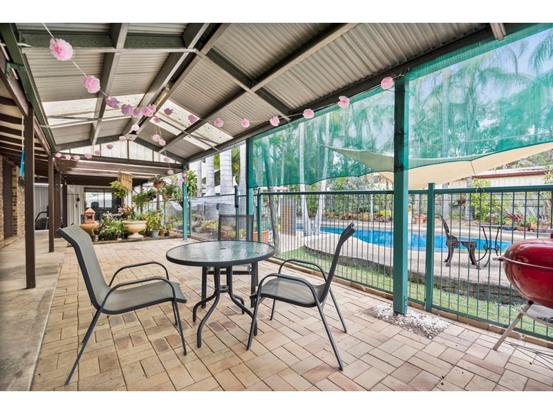 6 Philip Crescent, Barellan Point QLD 4306