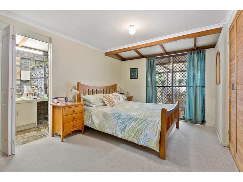 6 Philip Crescent, Barellan Point QLD 4306