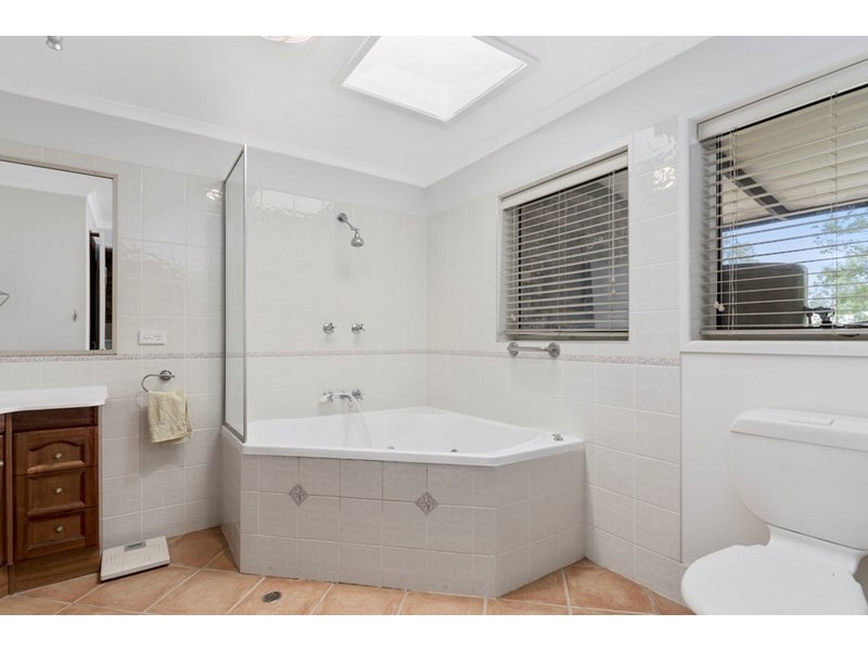 6 Philip Crescent, Barellan Point QLD 4306