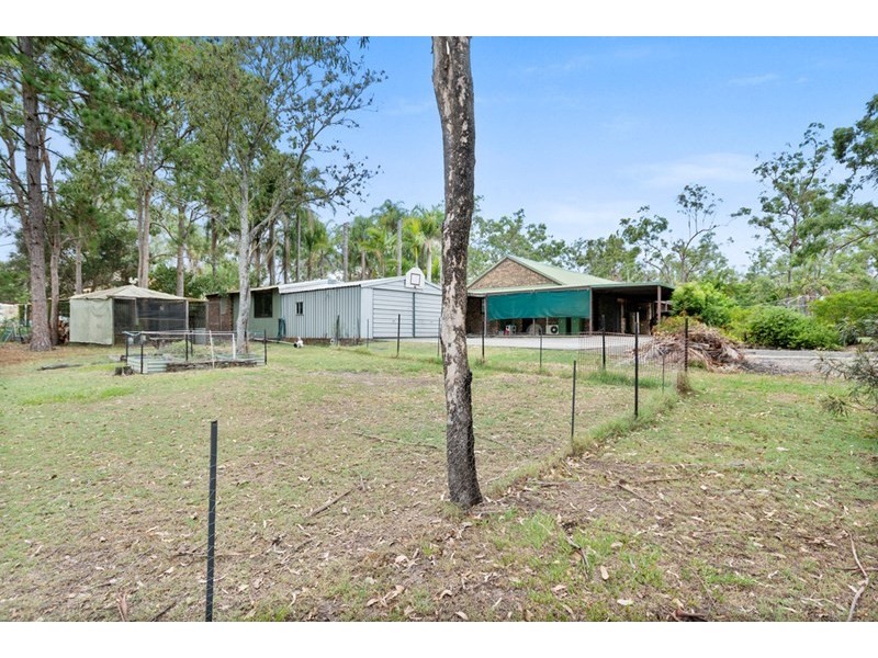 6 Philip Crescent, Barellan Point QLD 4306