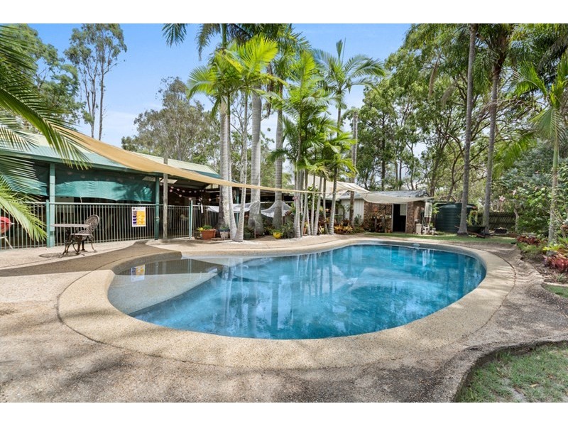 6 Philip Crescent, Barellan Point QLD 4306