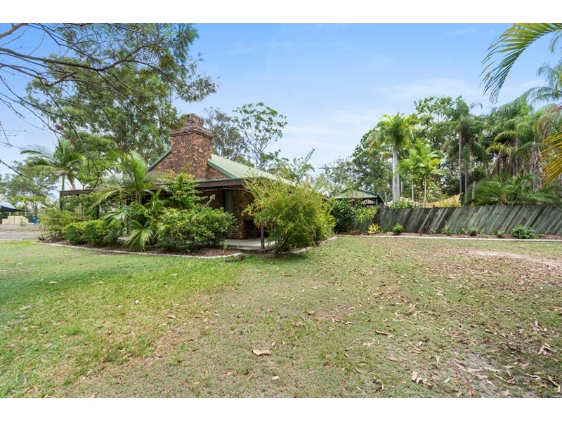 6 Philip Crescent, Barellan Point QLD 4306