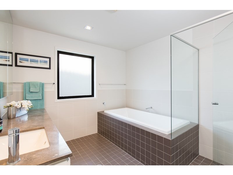 45 Shore Crescent, Bulimba QLD 4171