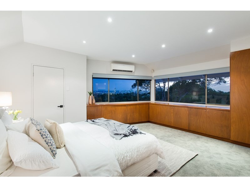 34 Quirinal Crescent, Seven Hills QLD 4170