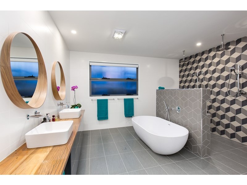 24 McDonald Street, Hawthorne QLD 4171