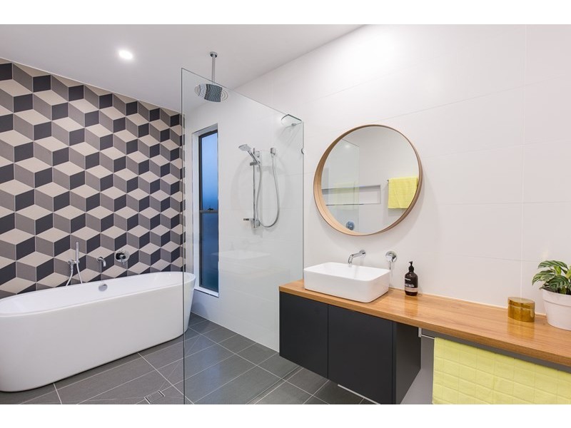 24 McDonald Street, Hawthorne QLD 4171