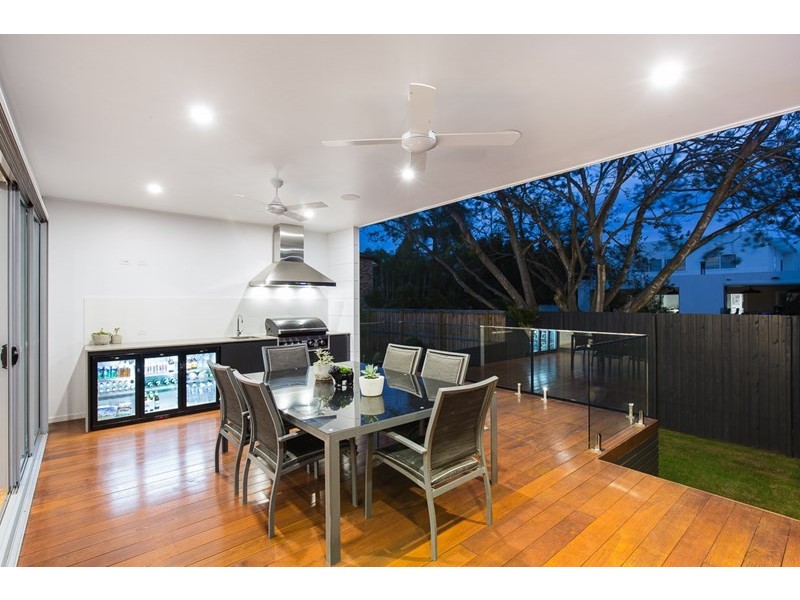 24 McDonald Street, Hawthorne QLD 4171