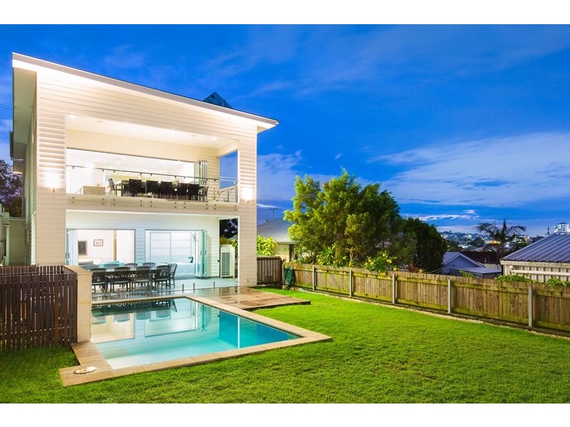 33 Taylor Street, Balmoral QLD 4171