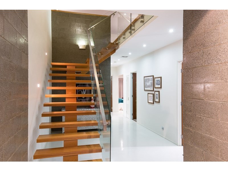 33 Taylor Street, Balmoral QLD 4171