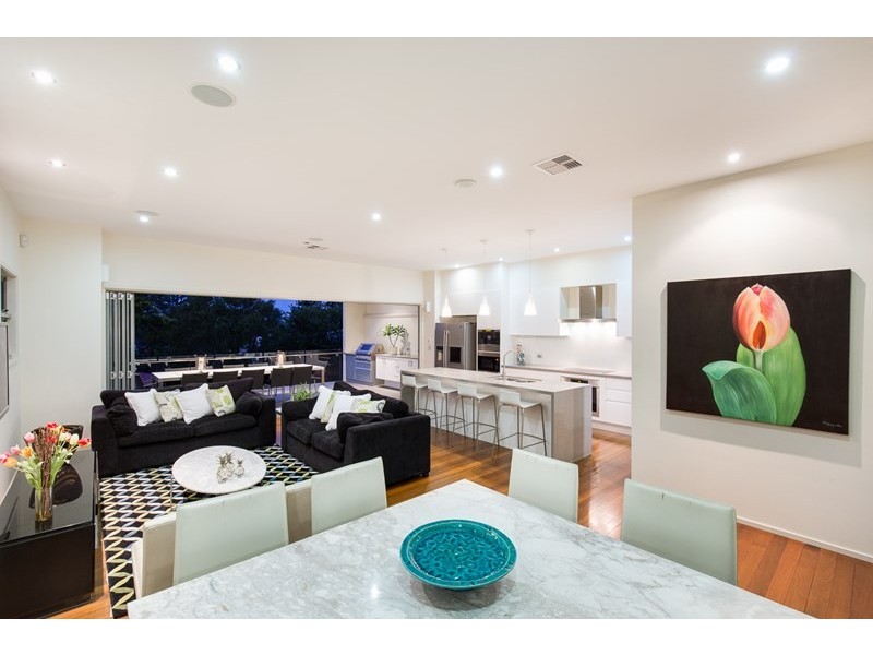 33 Taylor Street, Balmoral QLD 4171