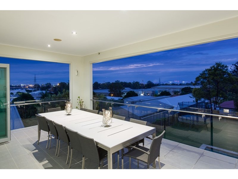 33 Taylor Street, Balmoral QLD 4171