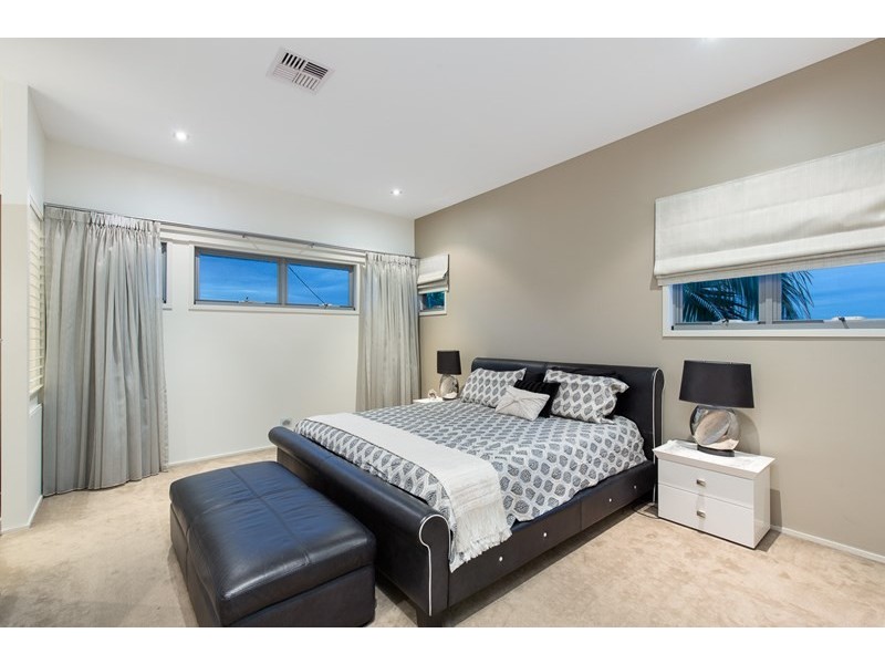 33 Taylor Street, Balmoral QLD 4171