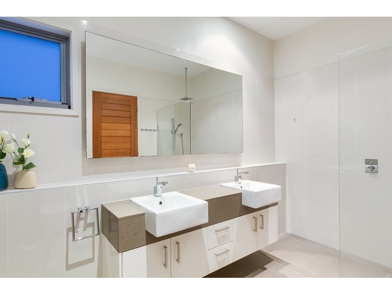 33 Taylor Street, Balmoral QLD 4171