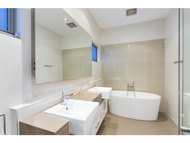 33 Taylor Street, Balmoral QLD 4171