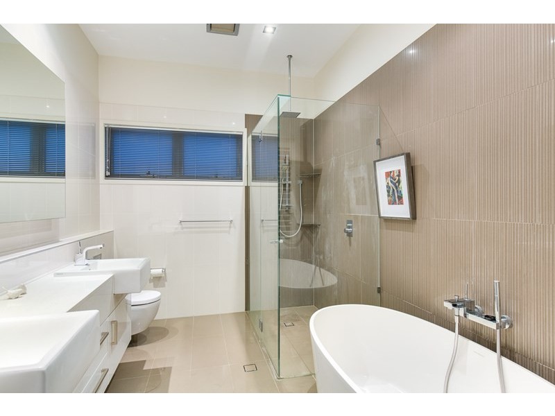 33 Taylor Street, Balmoral QLD 4171