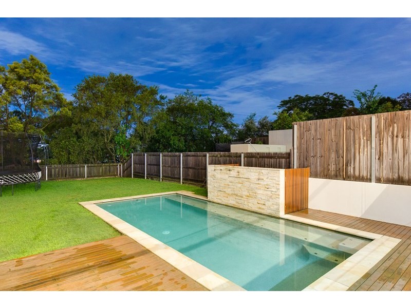 33 Taylor Street, Balmoral QLD 4171