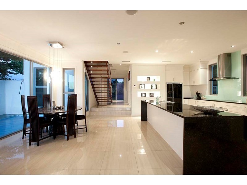 27 Dilkera Street, Balmoral QLD 4171