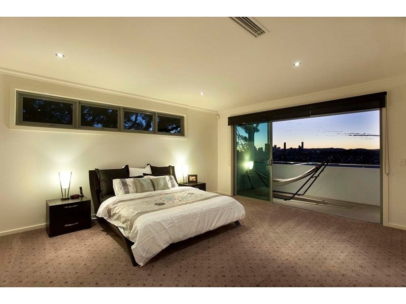 27 Dilkera Street, Balmoral QLD 4171