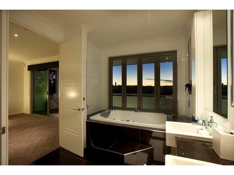 27 Dilkera Street, Balmoral QLD 4171