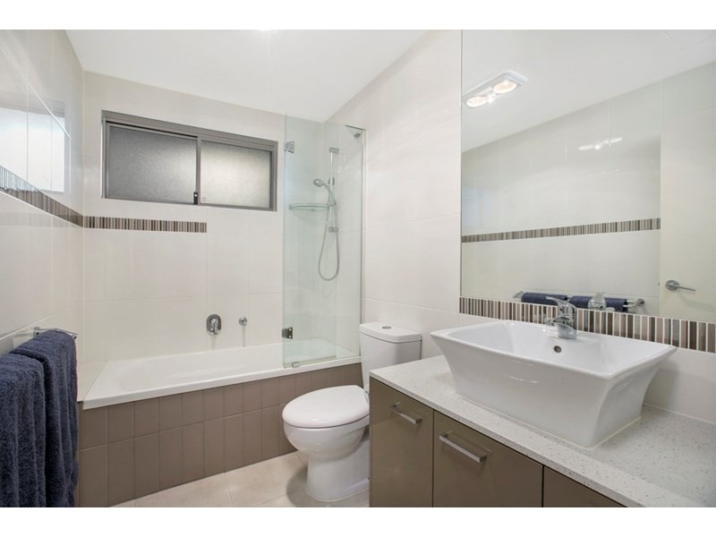 1/70 Durham Street, St Lucia QLD 4067