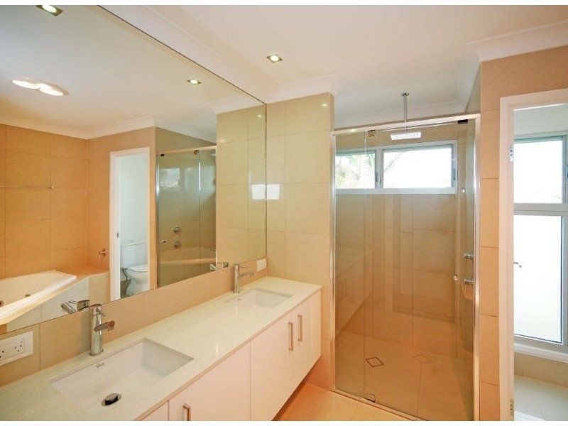 74 Stuart Street, Bulimba QLD 4171