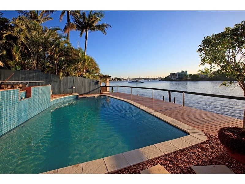 30 Aaron Street, Hawthorne QLD 4171