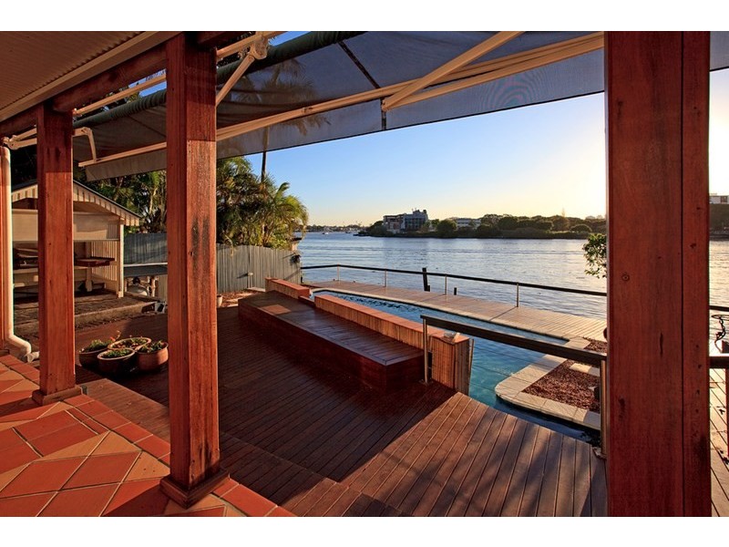 30 Aaron Street, Hawthorne QLD 4171